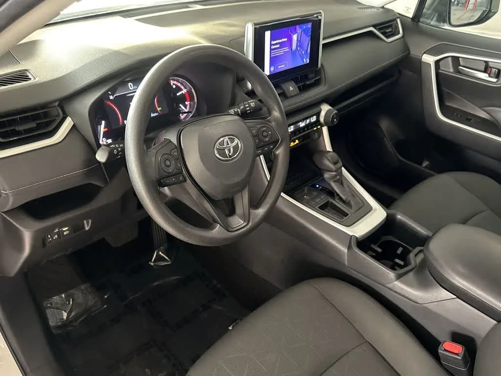 2025 Toyota RAV4 XLE photo 13