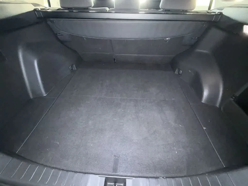 2025 Toyota RAV4 XLE photo 25