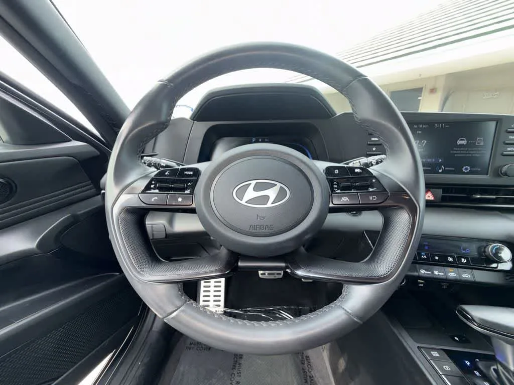 2025 Hyundai Elantra SEL Sport photo 15