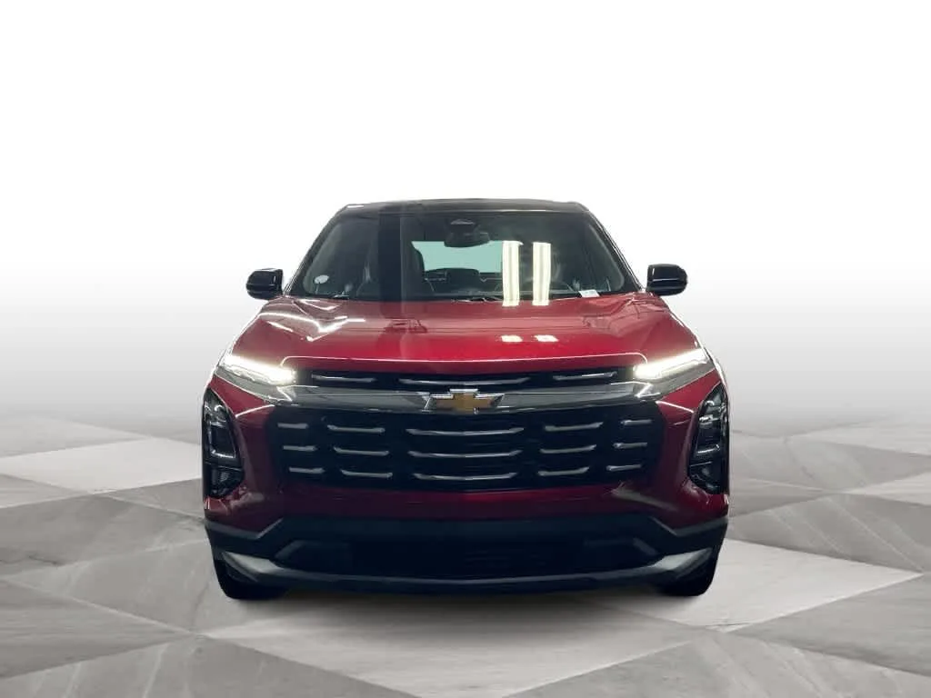 2025 Chevrolet Equinox FWD LT photo 3