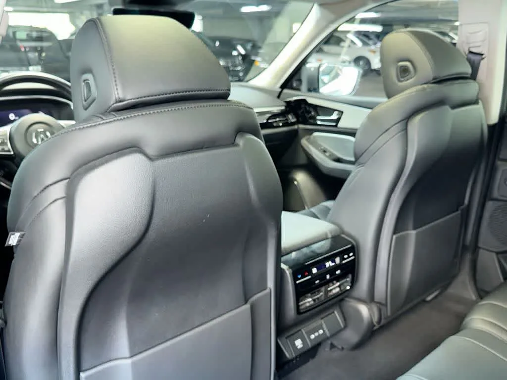 2025 Acura MDX FWD photo 23