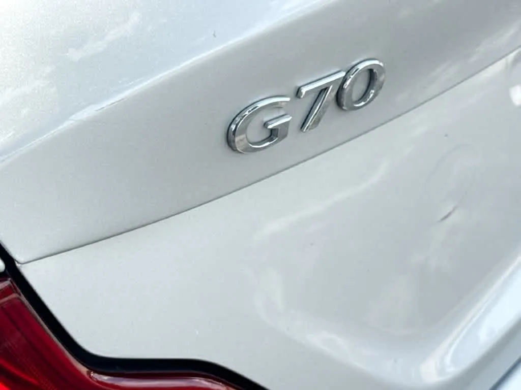 2019 Genesis G70 2.0T Advanced photo 10