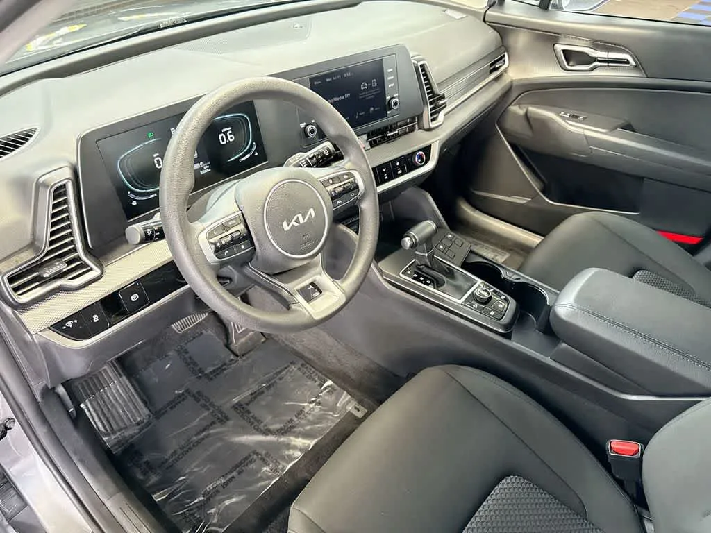 2024 Kia Sportage LX photo 13