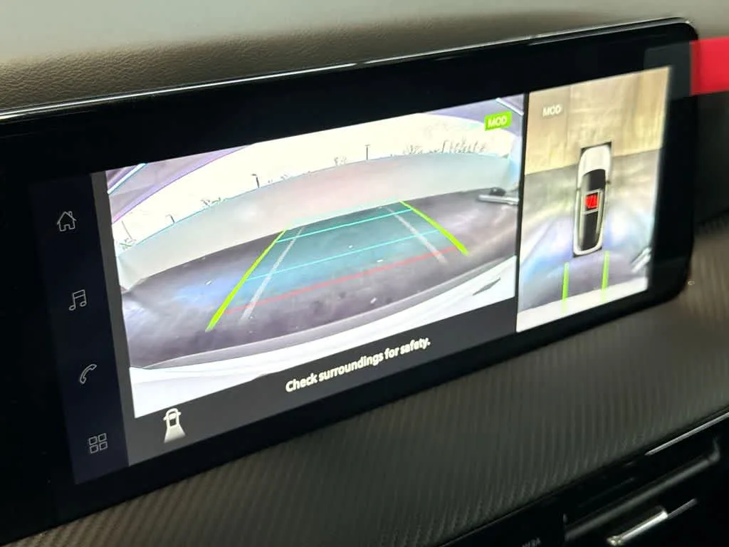 2026 Nissan Kicks SR photo 18
