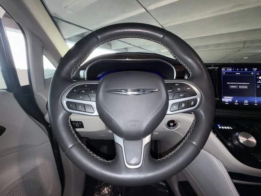 2023 Chrysler Pacifica Limited photo 15