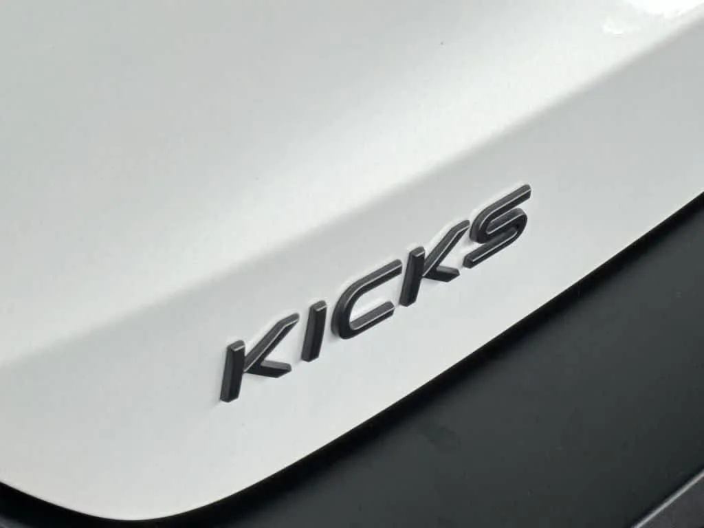 2026 Nissan Kicks SR photo 10