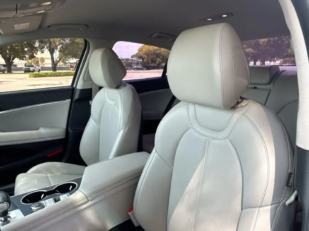 2019 Genesis G70 2.0T Advanced photo 14