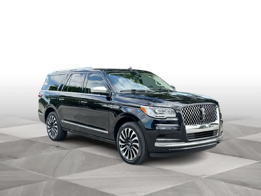 2023 Lincoln Navigator L Black Label photo 2