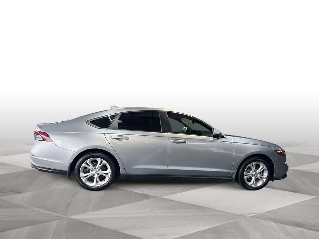 2025 Honda Accord LX photo 9