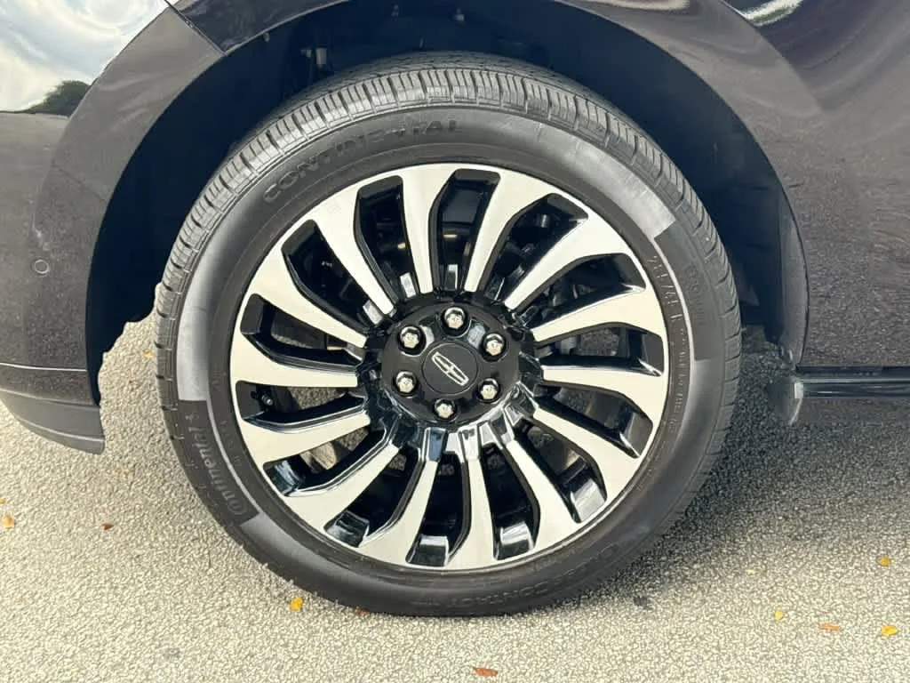2023 Lincoln Navigator L Black Label photo 11