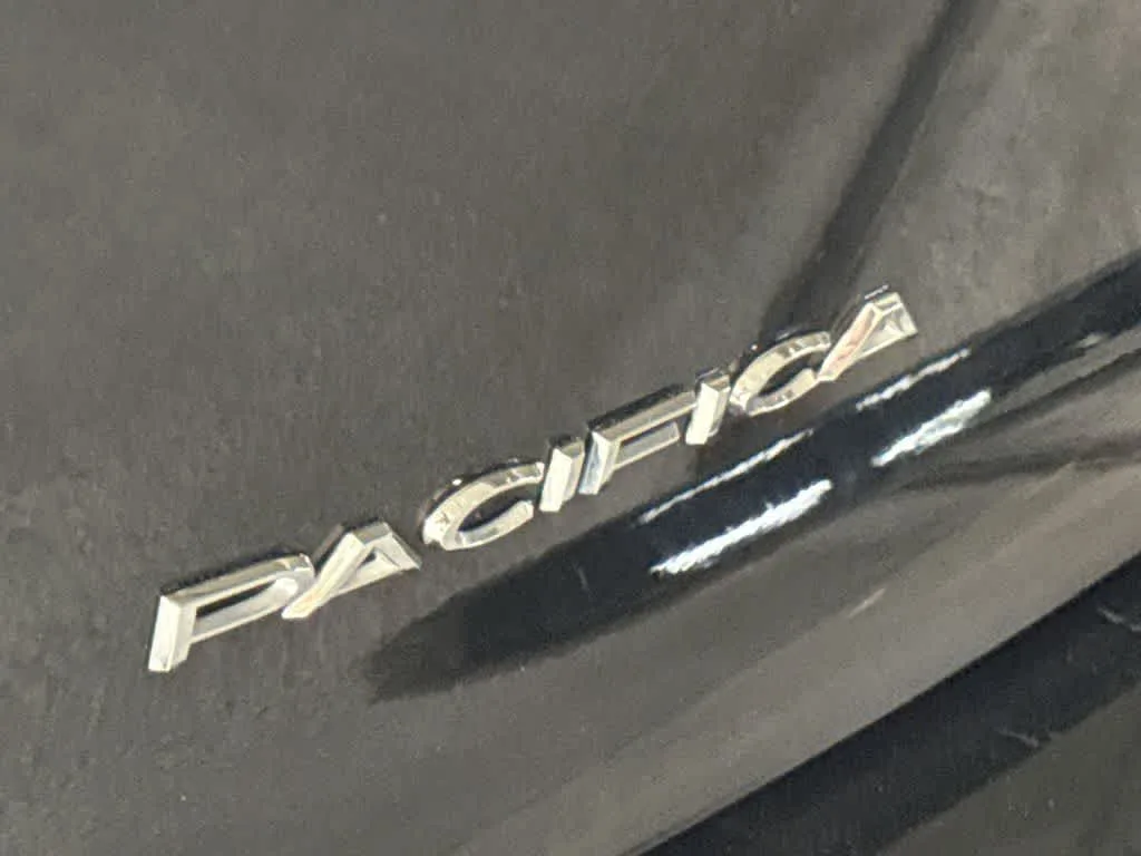 2023 Chrysler Pacifica Limited photo 10