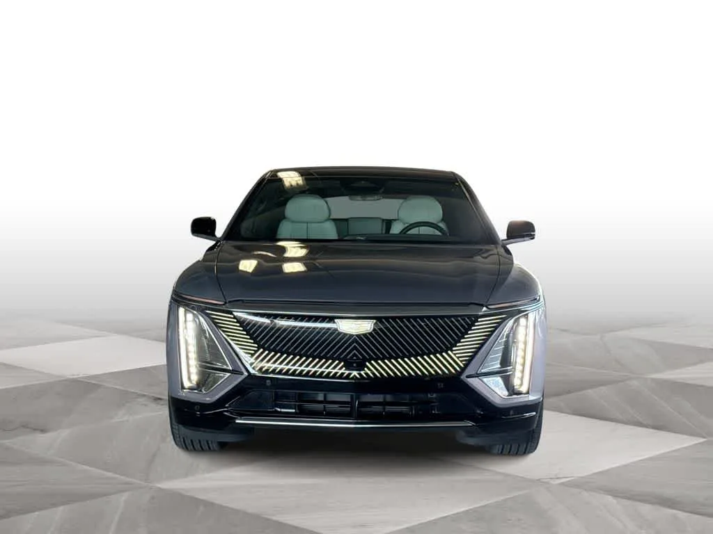 2024 Cadillac LYRIQ Luxury photo 3