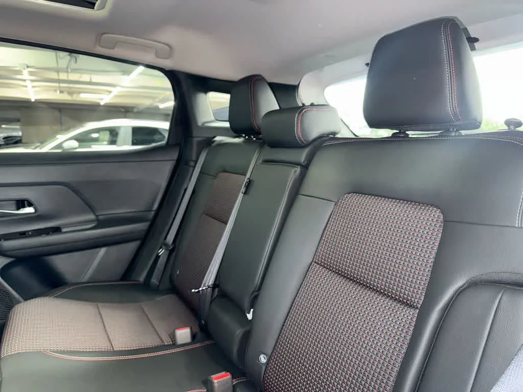 2026 Nissan Kicks SR photo 22