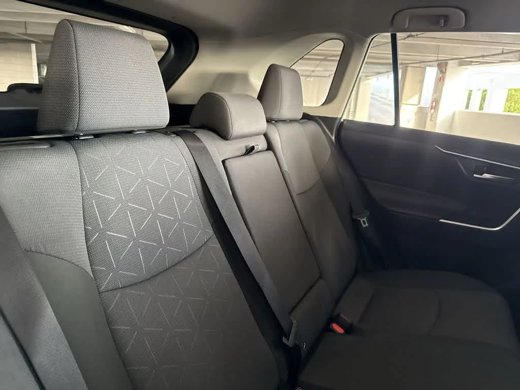 2025 Toyota RAV4 XLE photo 26