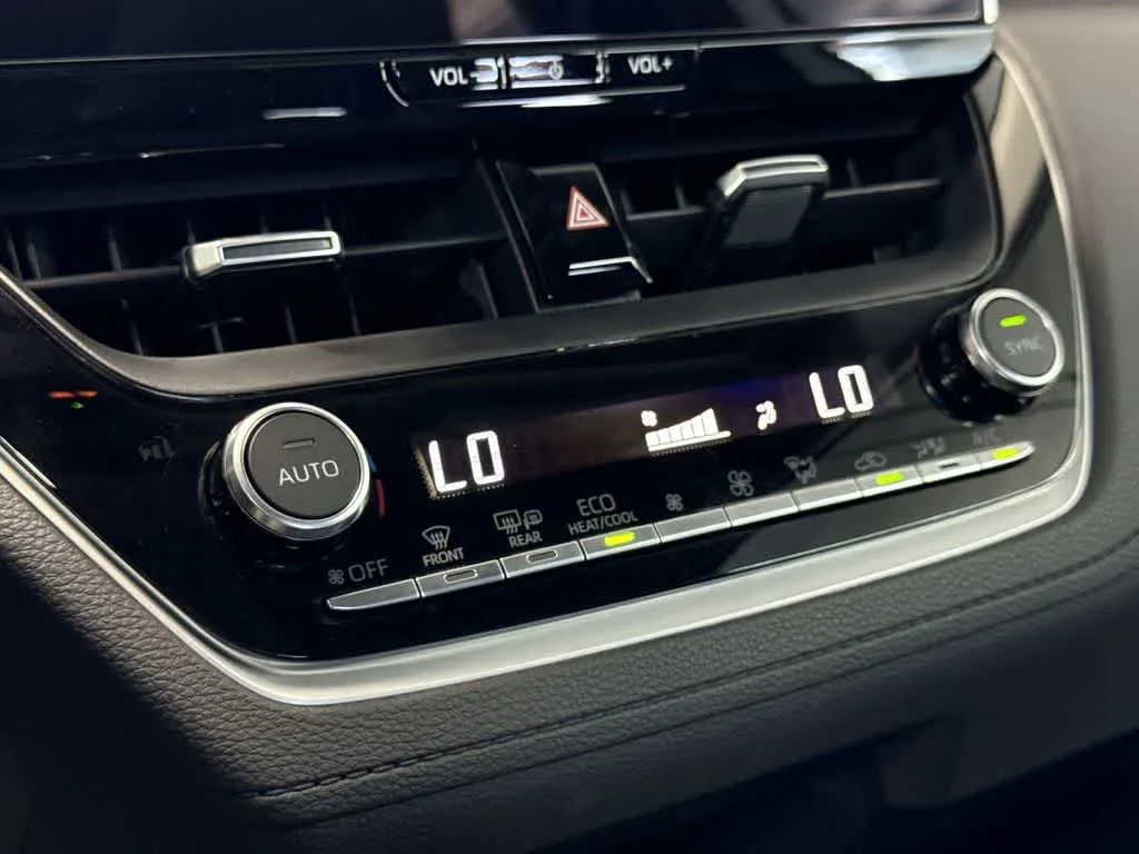 2026 Toyota Corolla Cross XLE photo 19