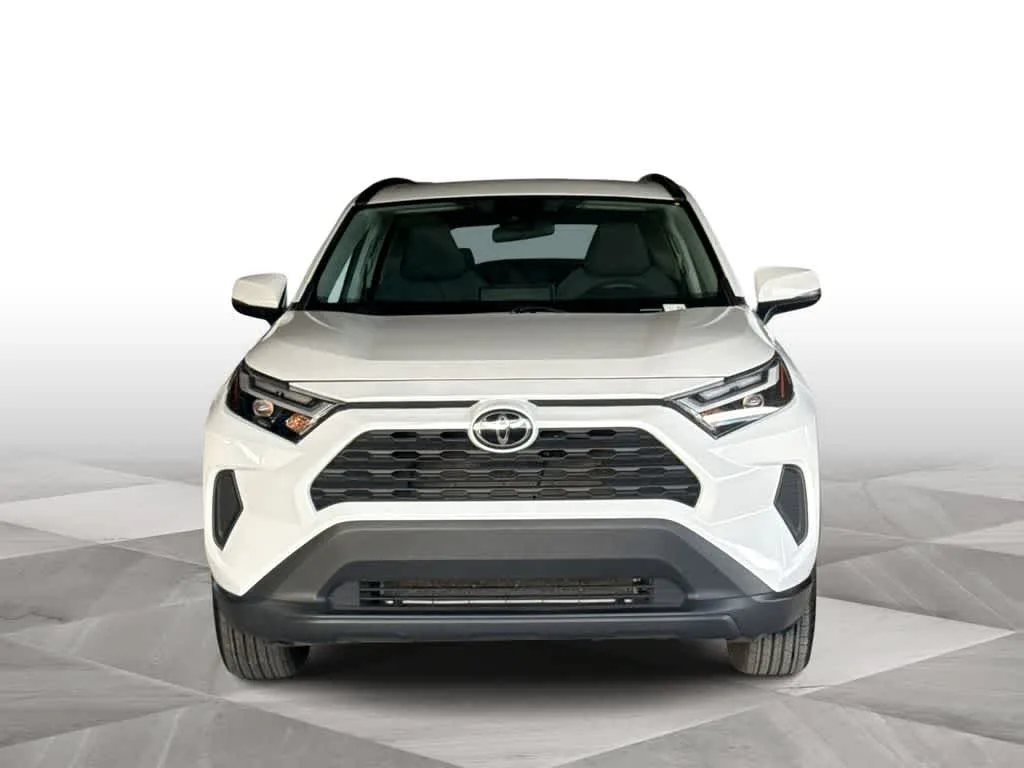2025 Toyota RAV4 XLE photo 3