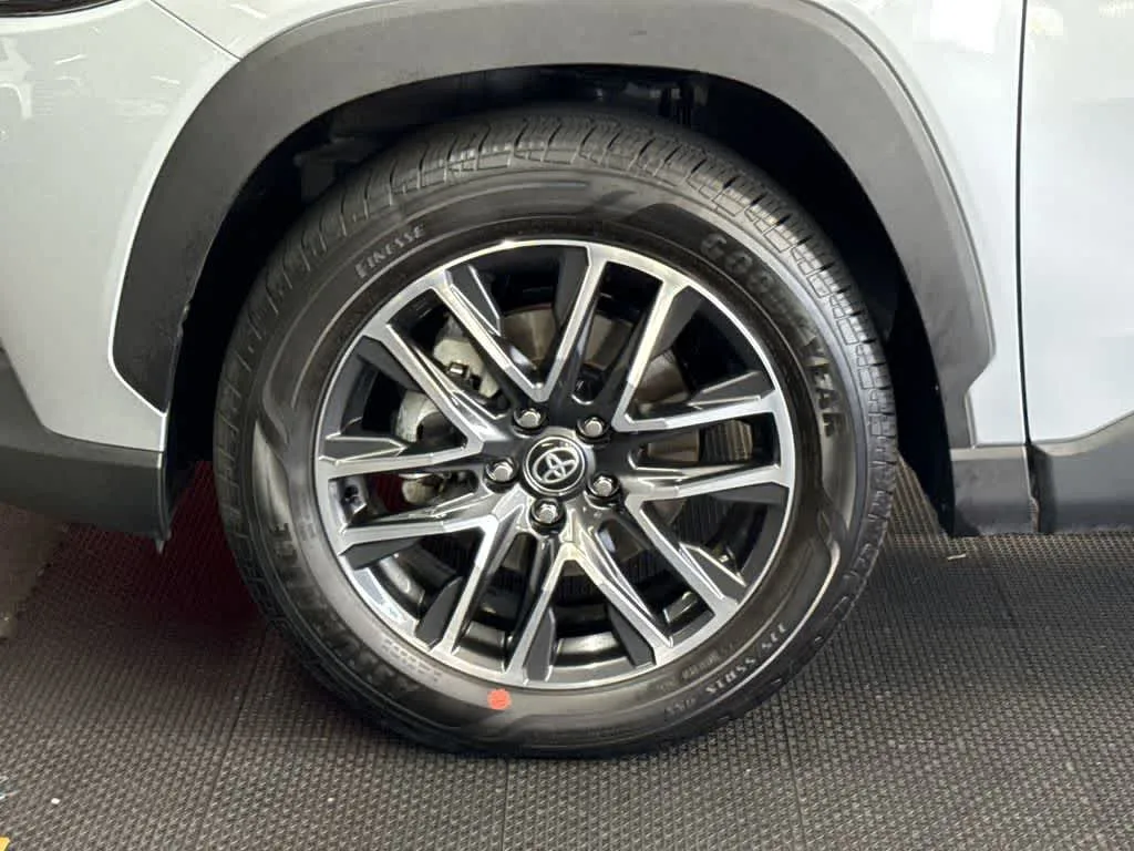2026 Toyota Corolla Cross XLE photo 11