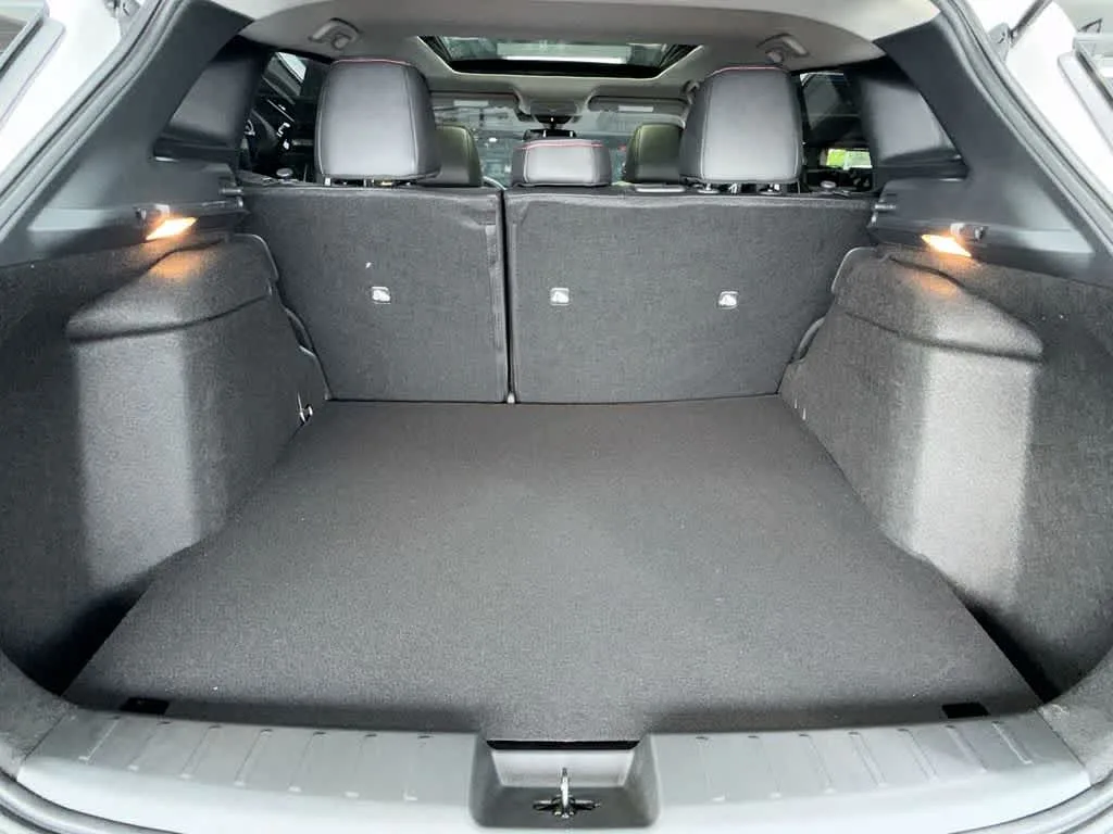 2026 Nissan Kicks SR photo 25