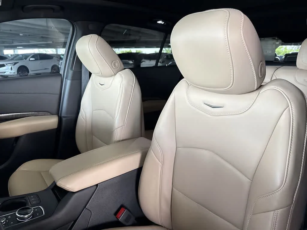 2024 Cadillac XT4 FWD Premium Luxury photo 14