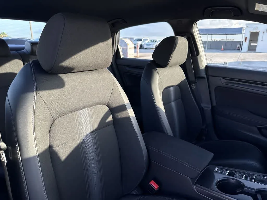 2025 Honda Civic Sport photo 27
