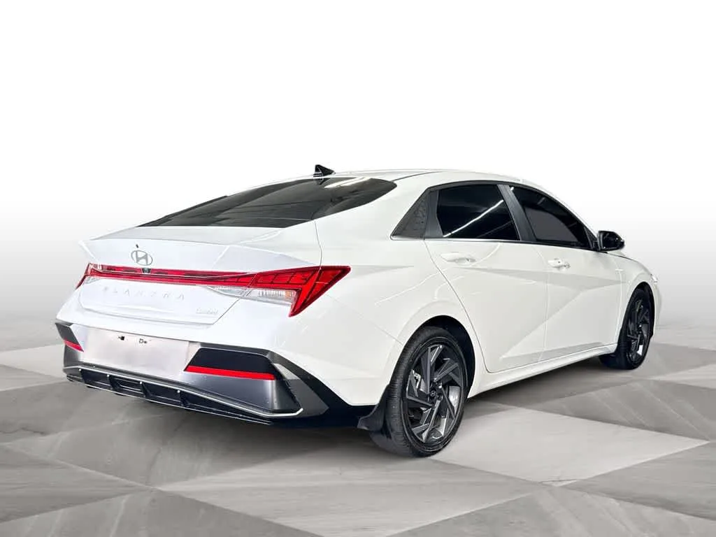 2026 Hyundai Elantra Limited photo 8