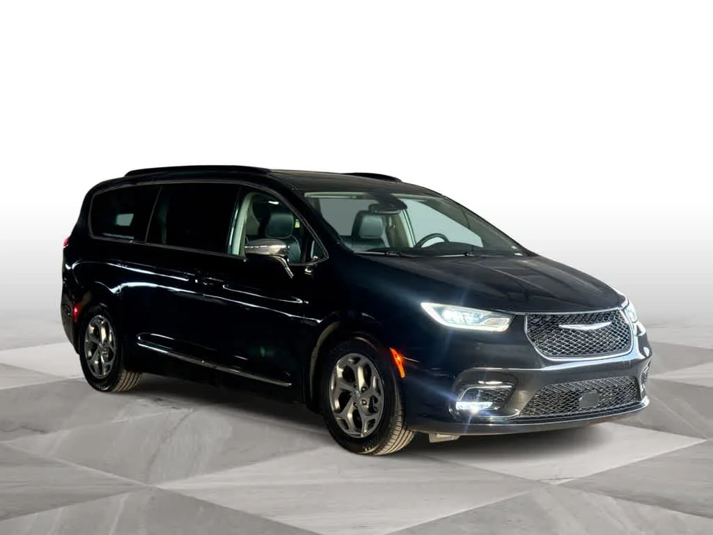 2023 Chrysler Pacifica Limited photo 2