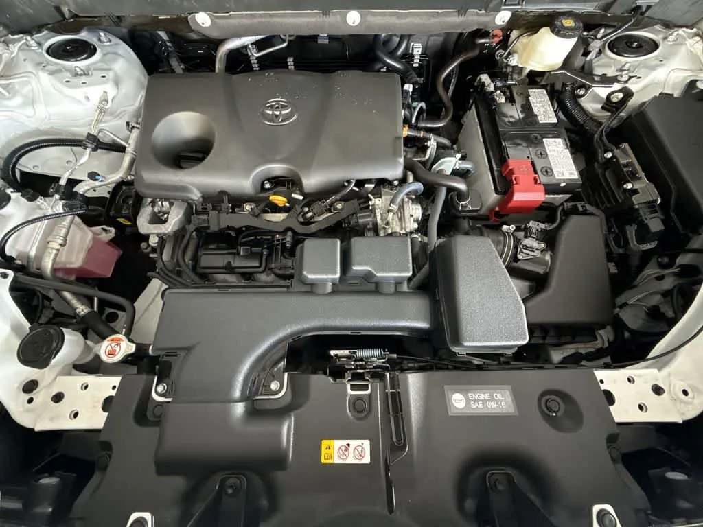 2025 Toyota RAV4 XLE photo 12