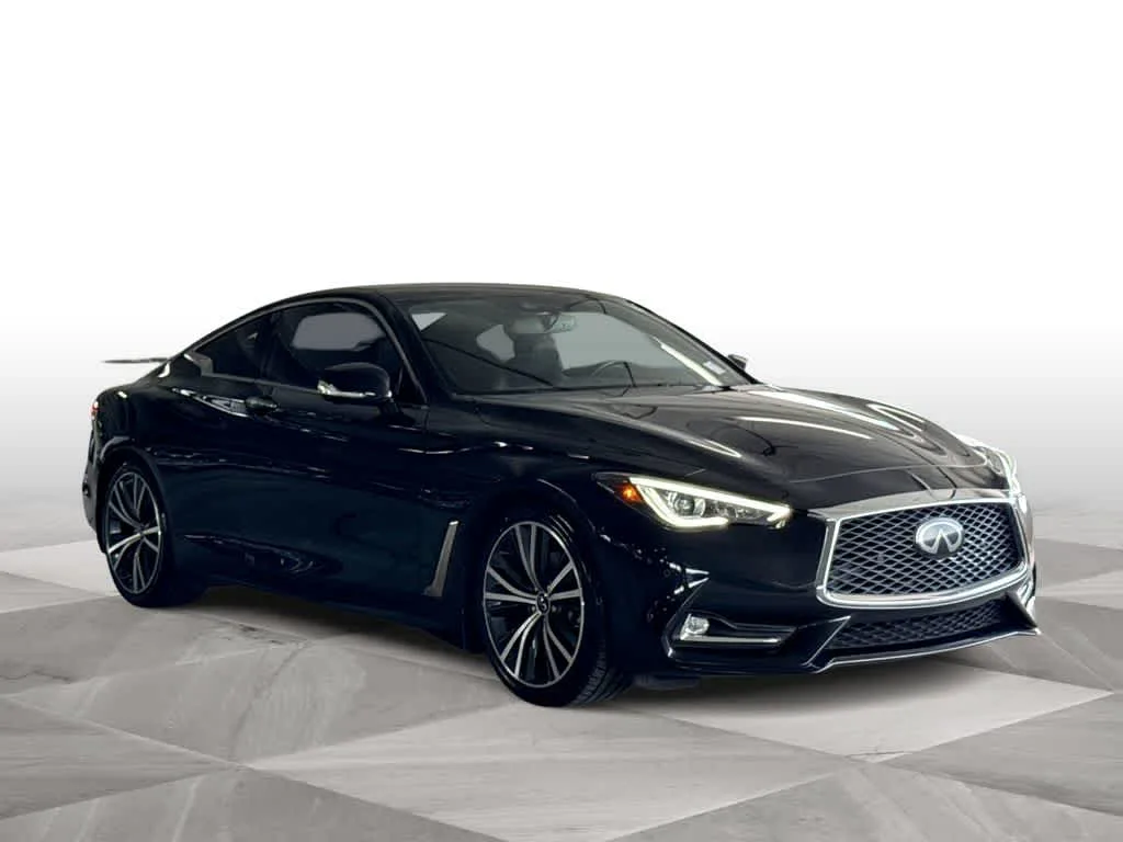 2022 INFINITI Q60 LUXE photo 2