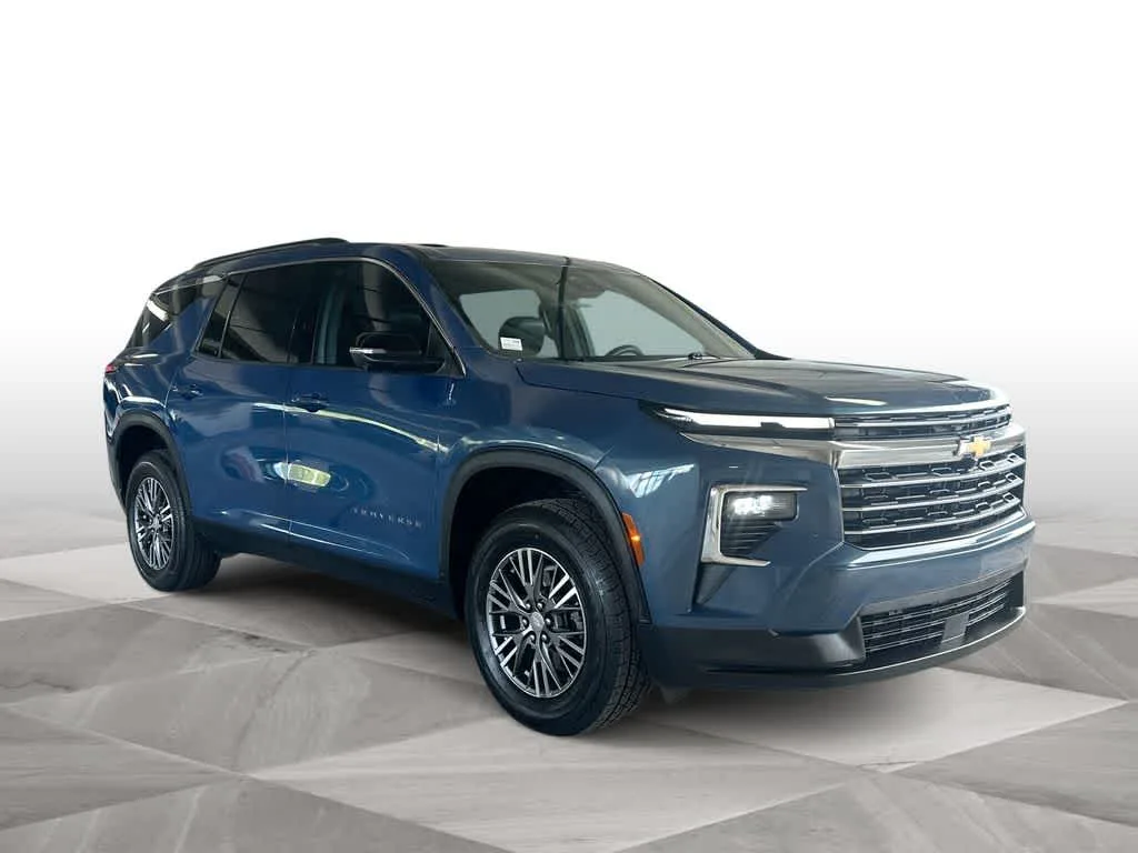 2024 Chevrolet Traverse FWD LT photo 2