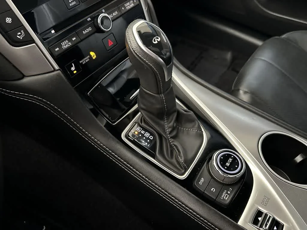 2022 INFINITI Q60 LUXE photo 21