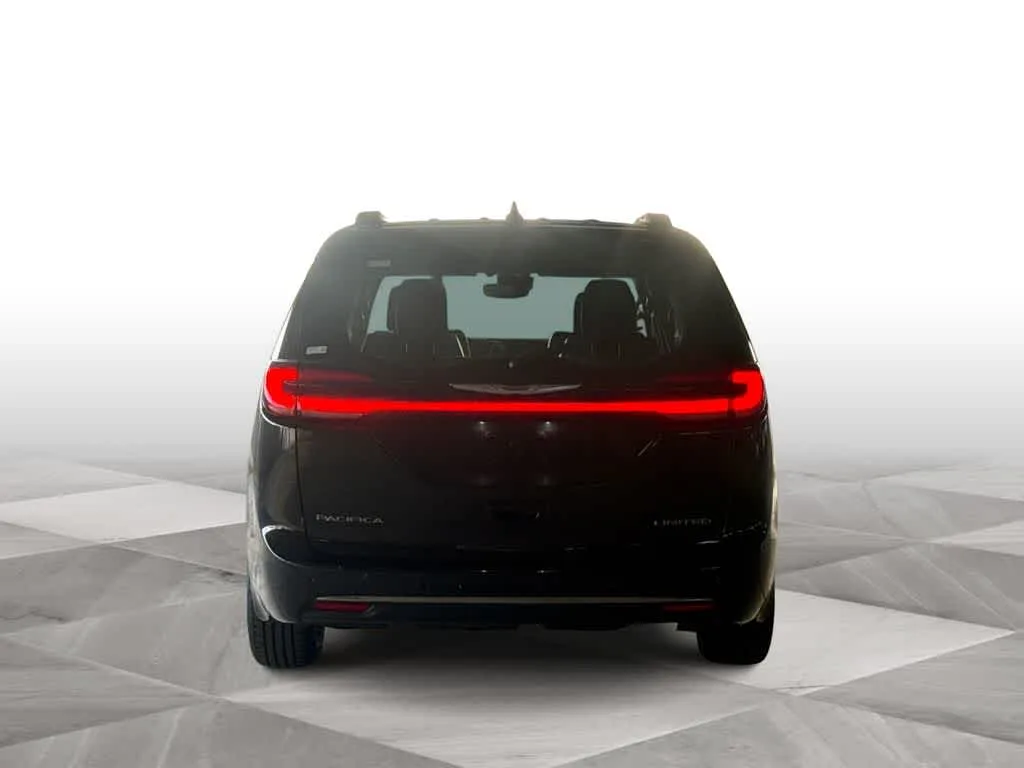 2023 Chrysler Pacifica Limited photo 7