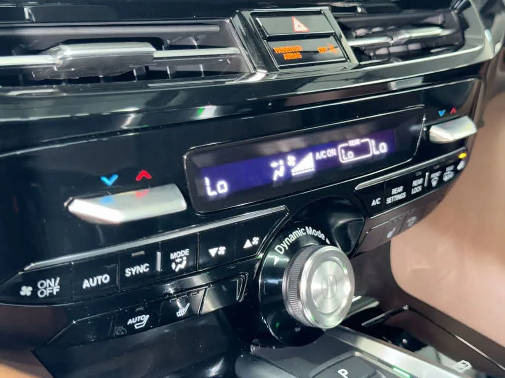 2025 Acura MDX w/Technology Package photo 19
