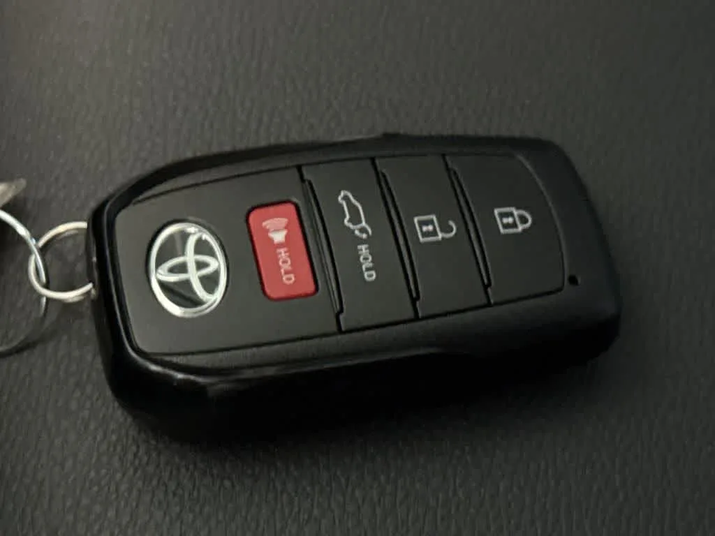2026 Toyota Corolla Cross XLE photo 28