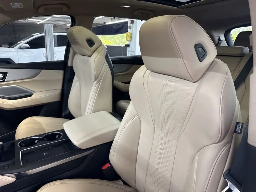 2025 Acura MDX w/Technology Package photo 14