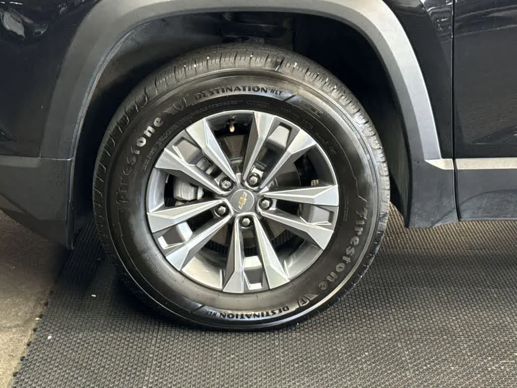 2026 Chevrolet Equinox FWD LT photo 11