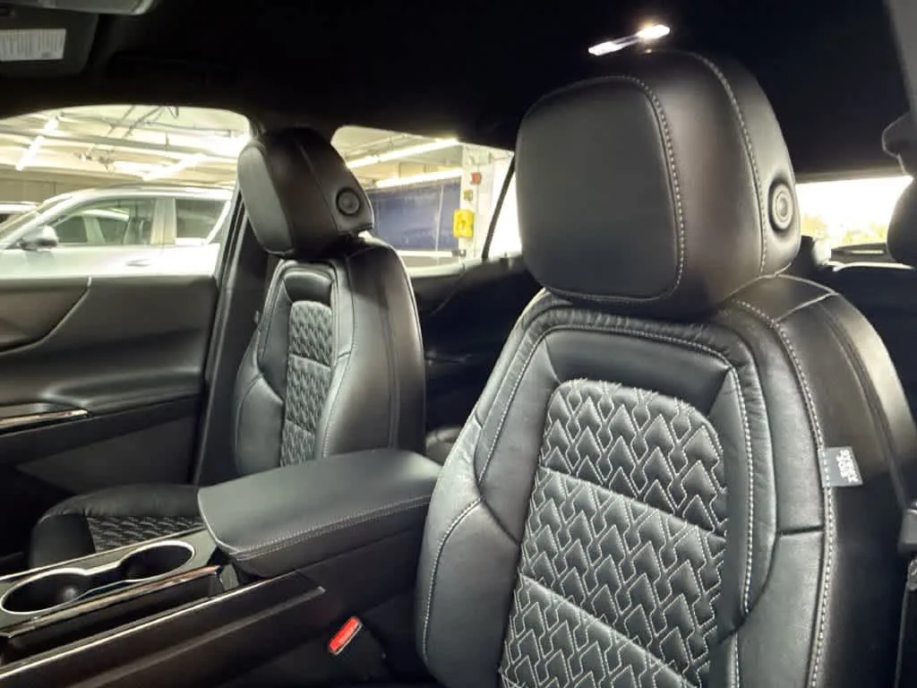 2025 Chevrolet Equinox FWD LT photo 14