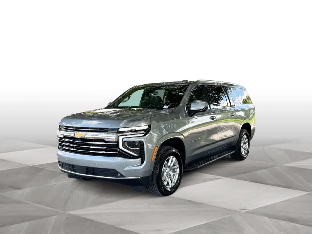 2025 Chevrolet Suburban LT photo 4