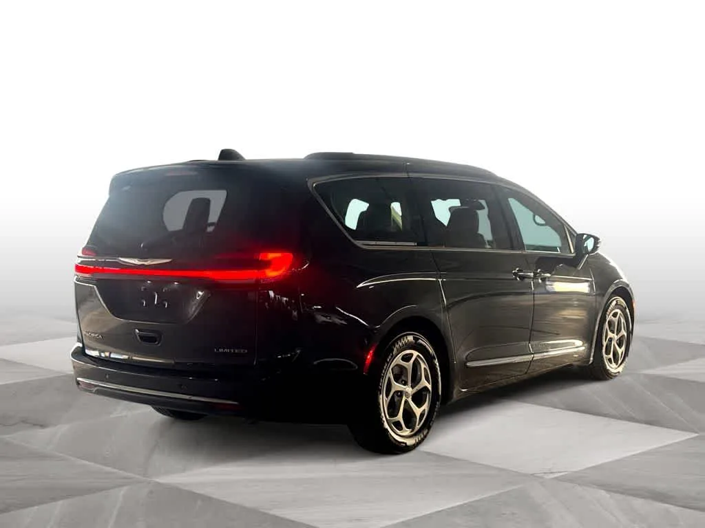 2023 Chrysler Pacifica Limited photo 8