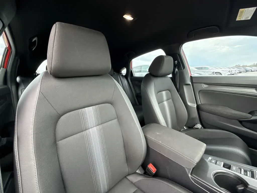 2025 Honda Civic Sport photo 27