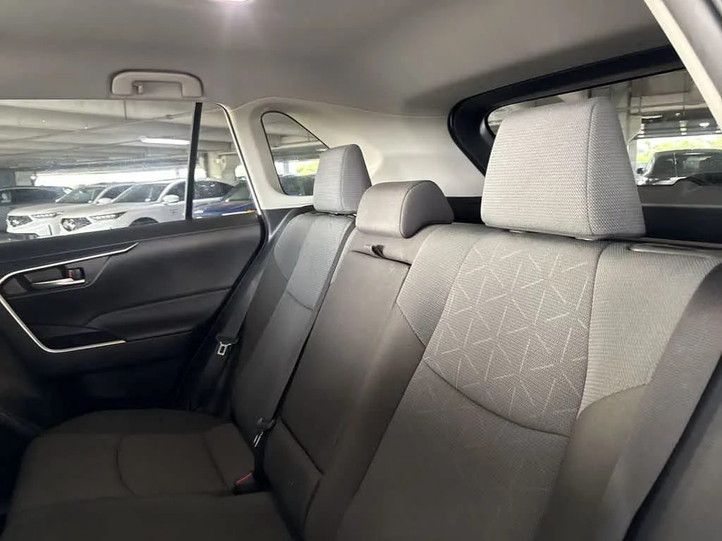 2025 Toyota RAV4 XLE photo 22