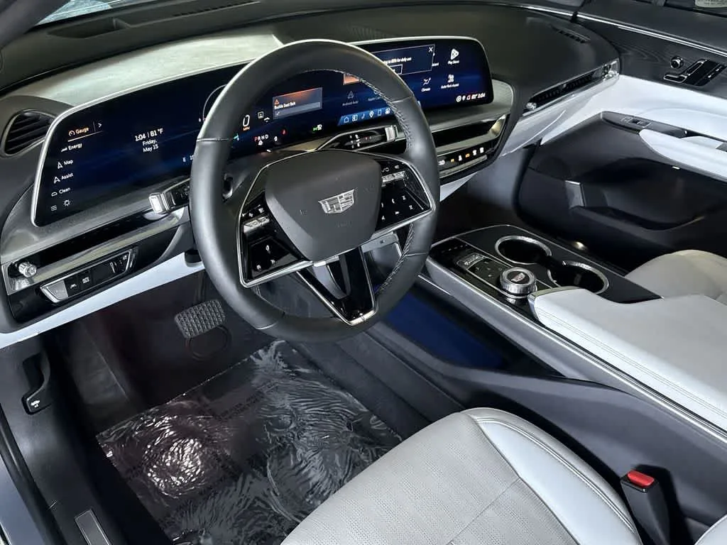 2024 Cadillac LYRIQ Luxury photo 13