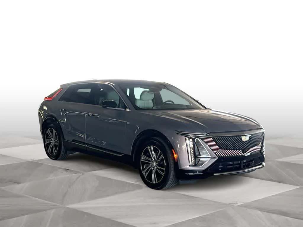 2024 Cadillac LYRIQ Luxury photo 2