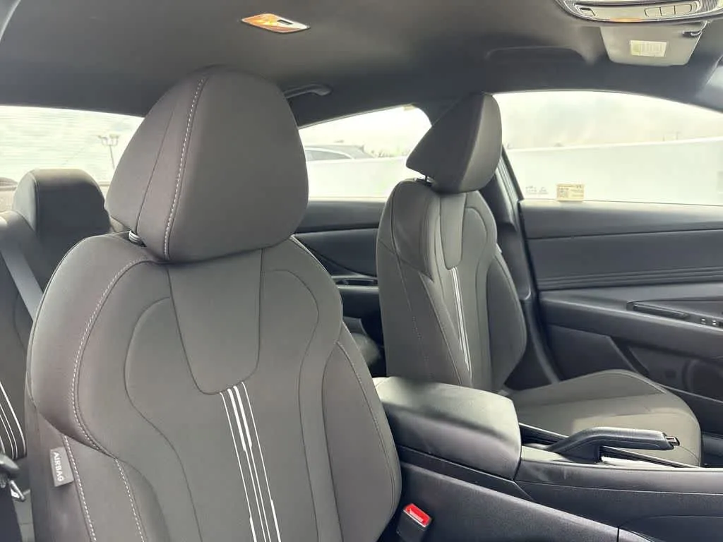 2025 Hyundai Elantra SEL Sport photo 27