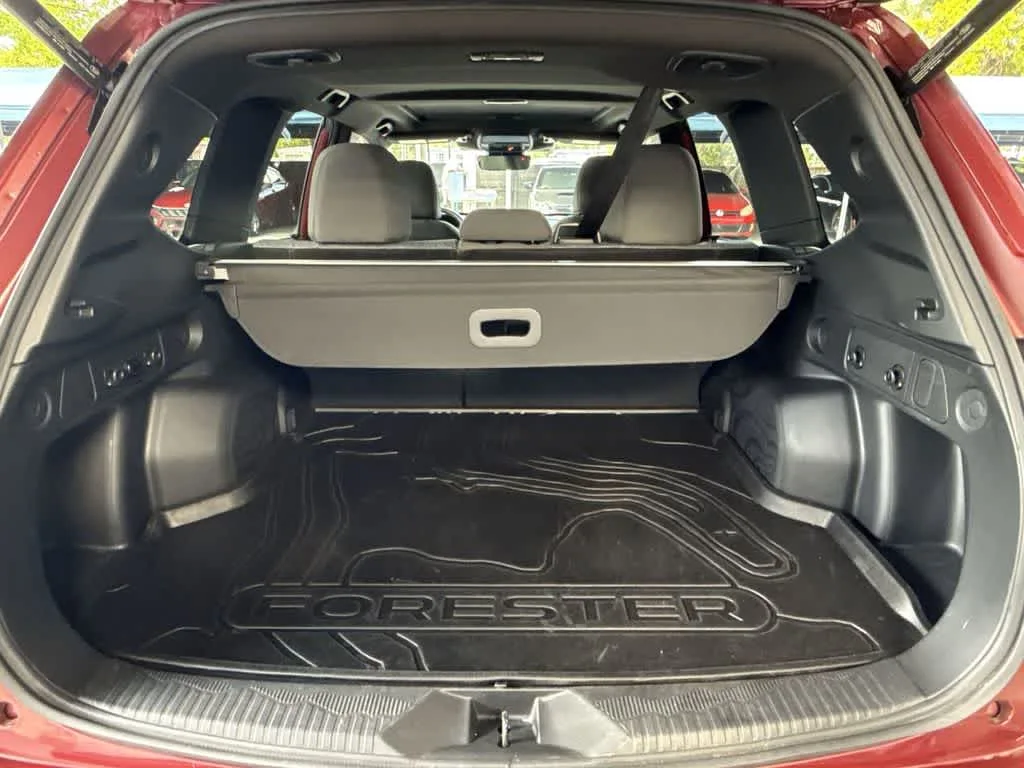 2025 Subaru Forester Premium photo 25
