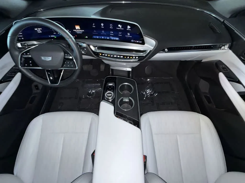 2024 Cadillac LYRIQ Luxury photo 24