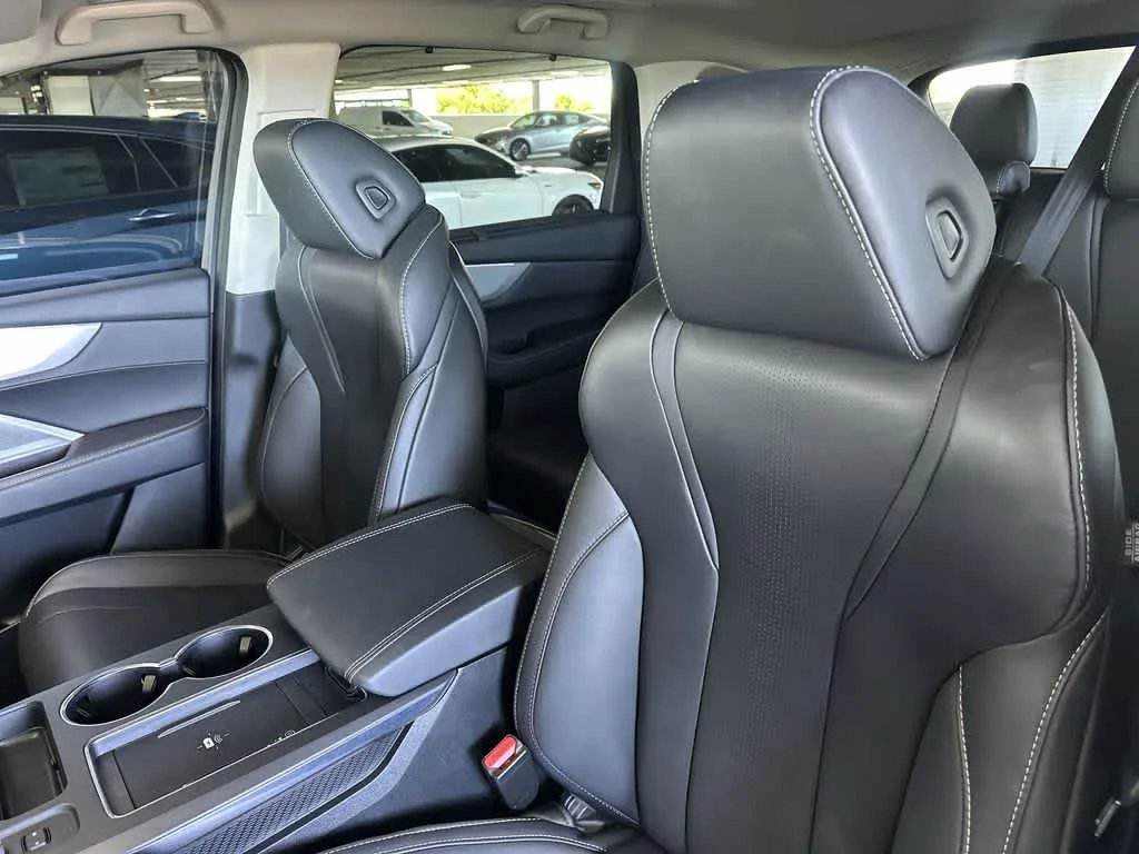 2025 Acura MDX w/Technology Package photo 14