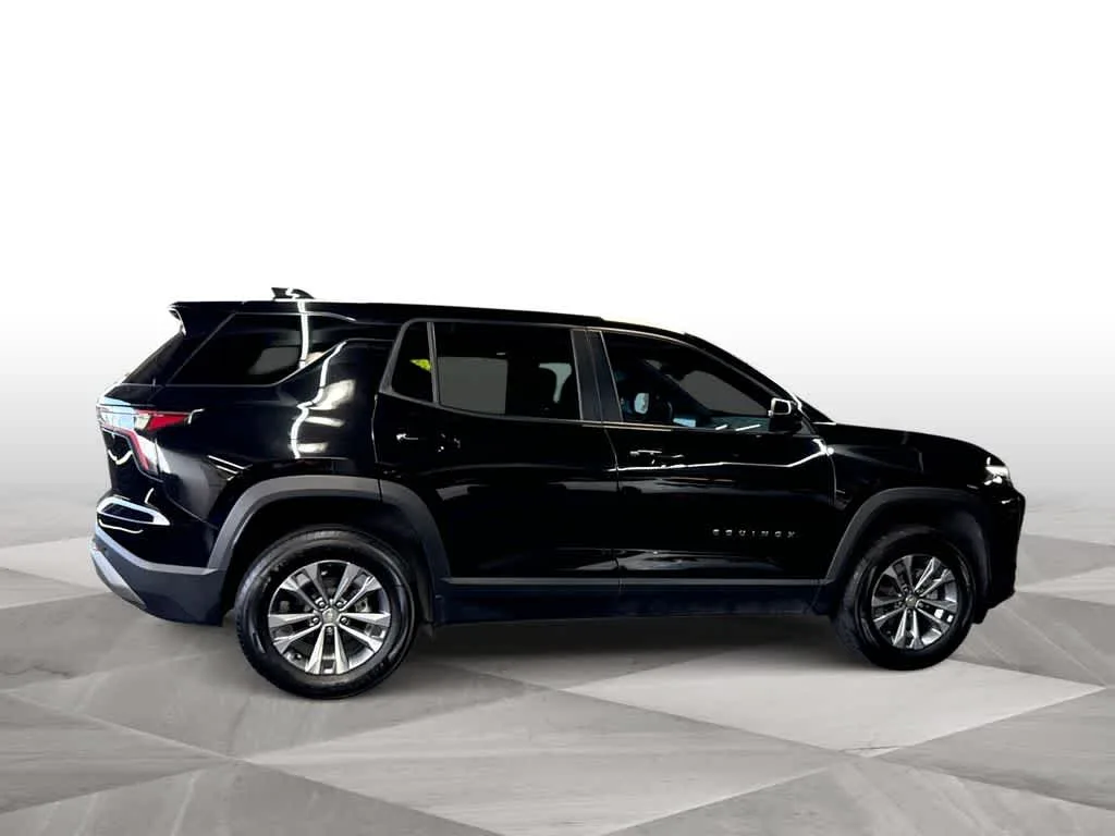 2026 Chevrolet Equinox FWD LT photo 9