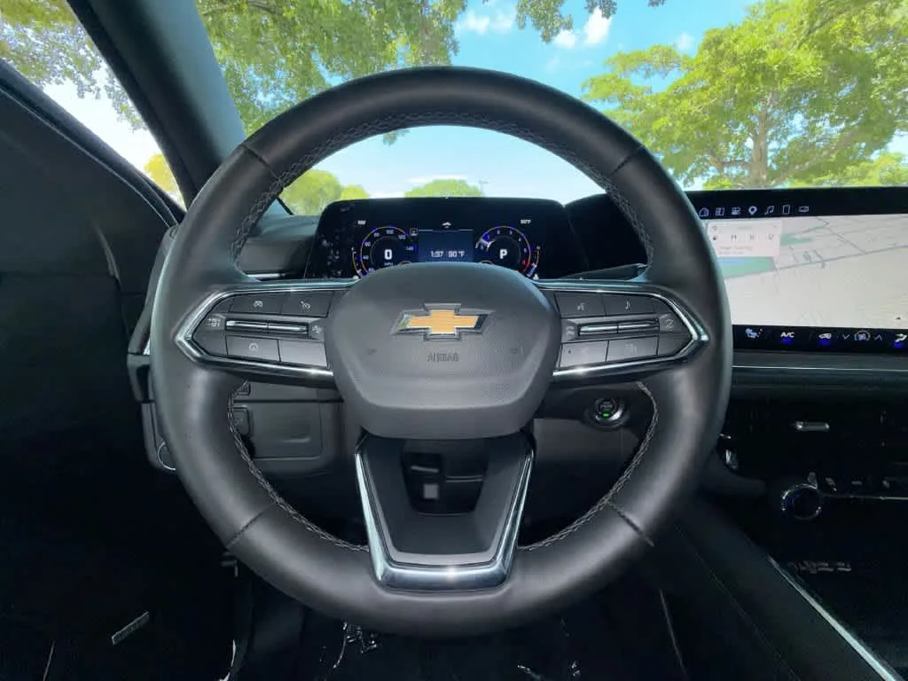2025 Chevrolet Suburban LT photo 15