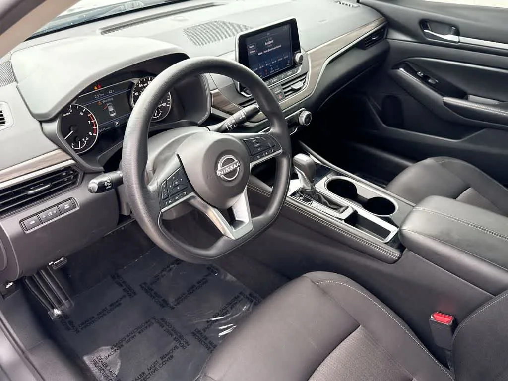 2023 Nissan Altima 2.5 SV photo 13