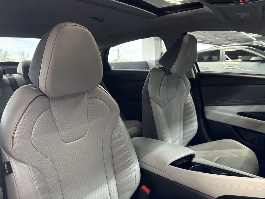 2026 Hyundai Elantra Limited photo 27